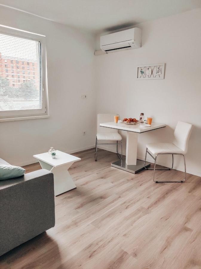 Studio Apartment Sanya #2 Ljubljana Kültér fotó
