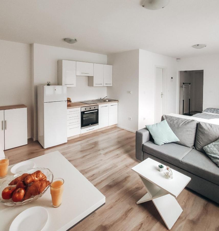 Studio Apartment Sanya #2 Ljubljana Kültér fotó